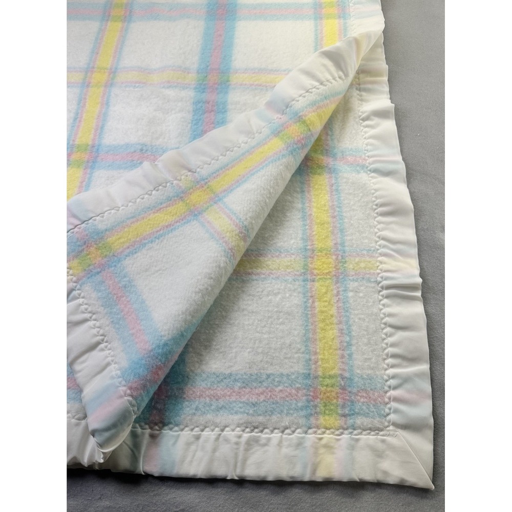 Bunny Esmond Baby Blanket Canada White Pink Blue Yellow Soft Vintage